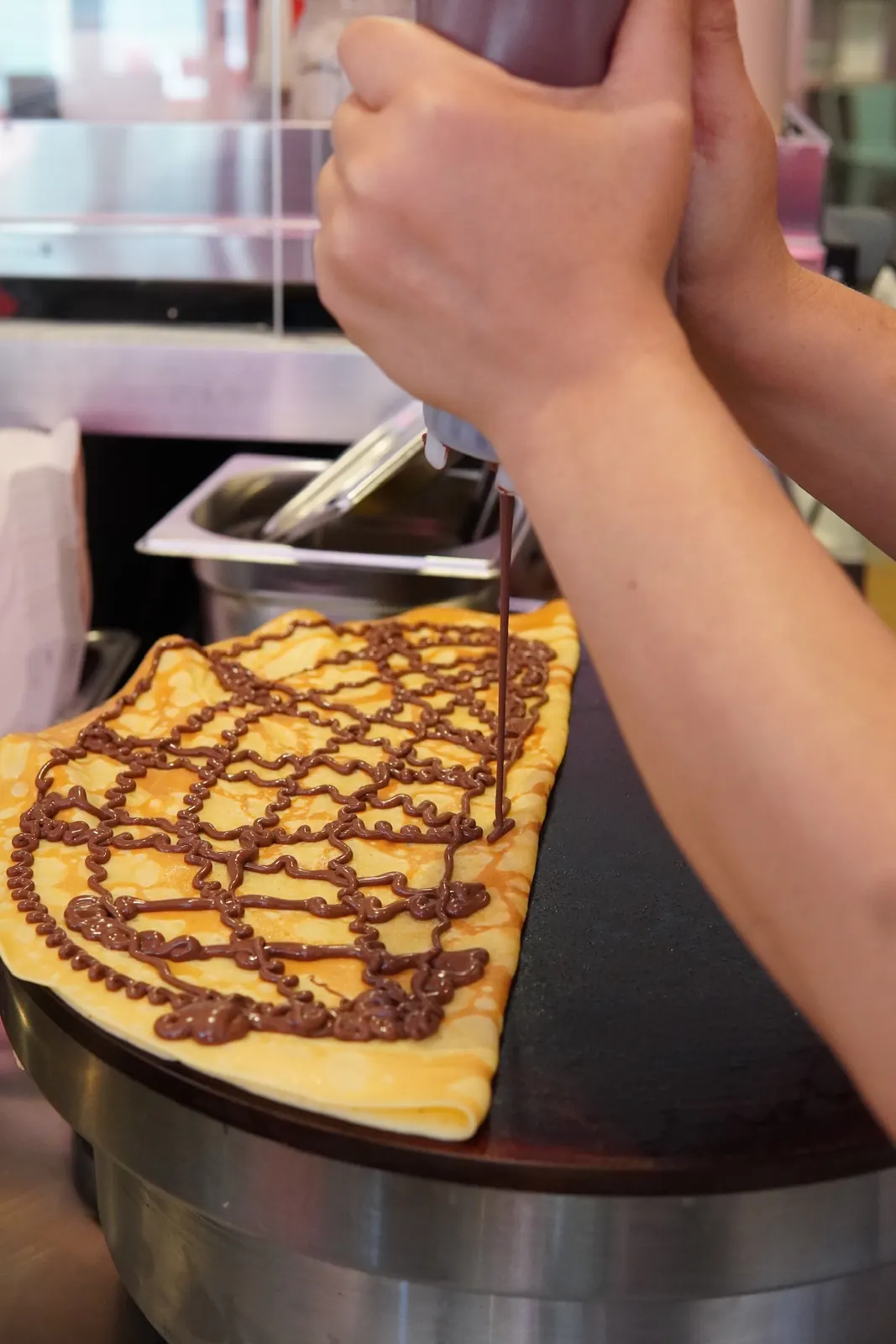 Preparación de un crêpe dulce en Caprice